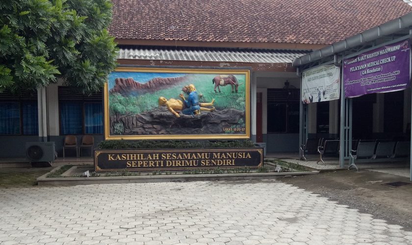 Image: Halaman dalam Raung Resepsionis RSUD Kristen Mojowarno Jombang