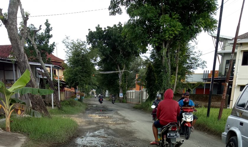 Foto jalan rusak jembatan Jingkrung Kec. Kayen