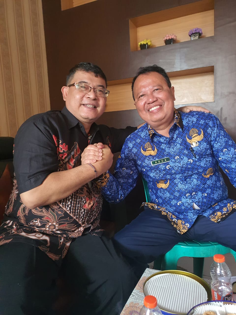 Foto sxklusif Samsul, SH.,CPM dan Kades Agus Salim