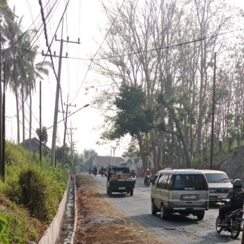 Pembangunan Drainase Jalan Raya Nongkosewu Poncokusumo (foto W2)